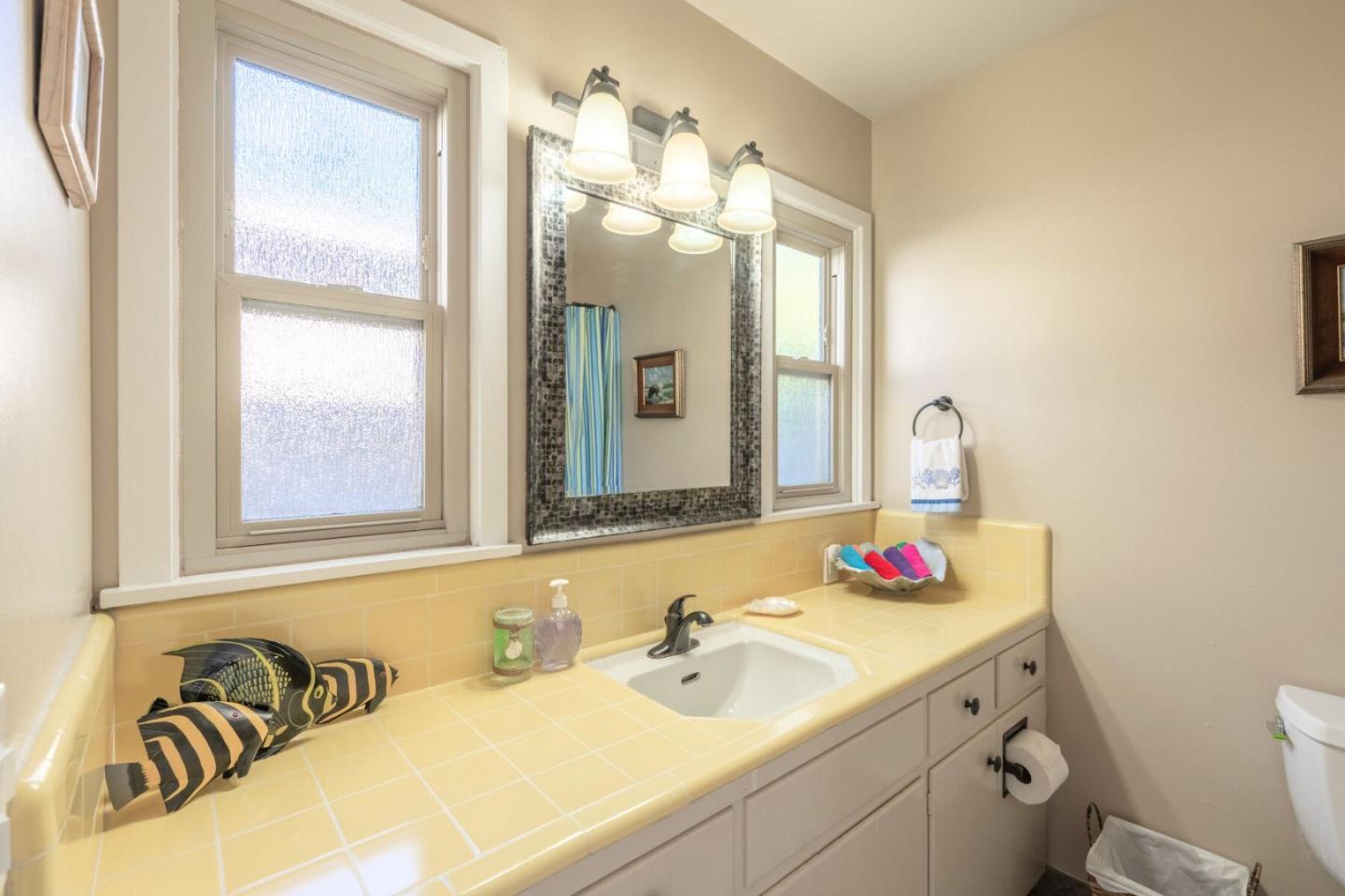 Detail Gallery Image 12 of 16 For 26231 Isabella Ave, Carmel,  CA 93923 - 2 Beds | 2 Baths