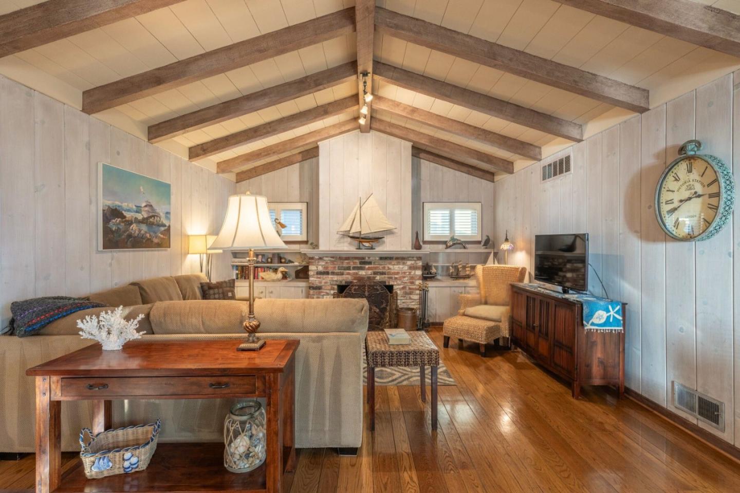 Detail Gallery Image 3 of 16 For 26231 Isabella Ave, Carmel,  CA 93923 - 2 Beds | 2 Baths