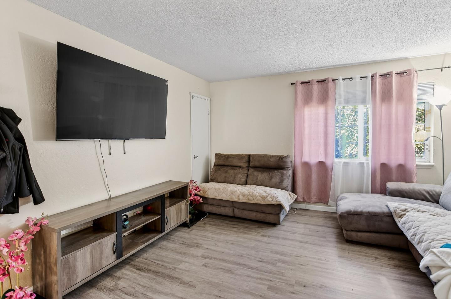 Detail Gallery Image 5 of 15 For 5653 via Monte Dr, San Jose,  CA 95118 - – Beds | – Baths