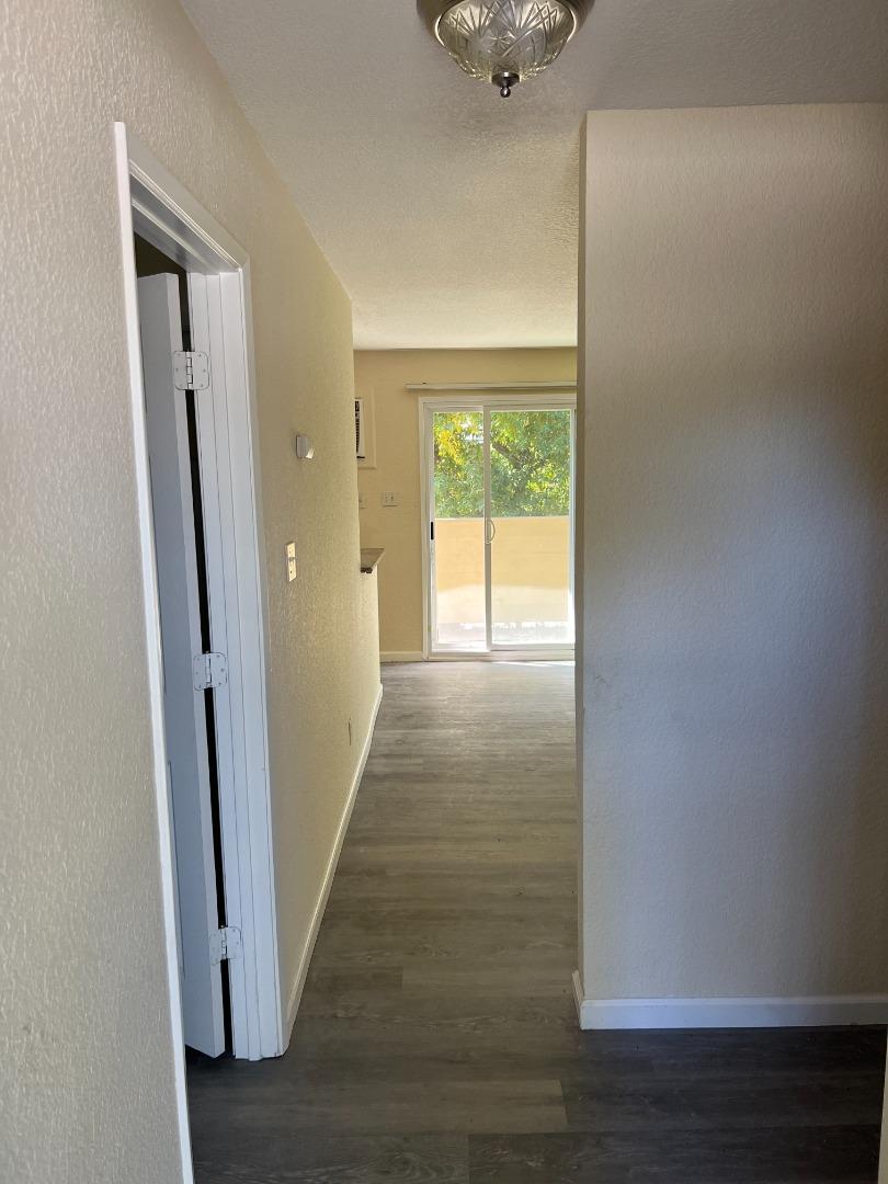 Detail Gallery Image 6 of 6 For 1020 Dolores #41,  Livermore,  CA 94550 - 1 Beds | 1 Baths