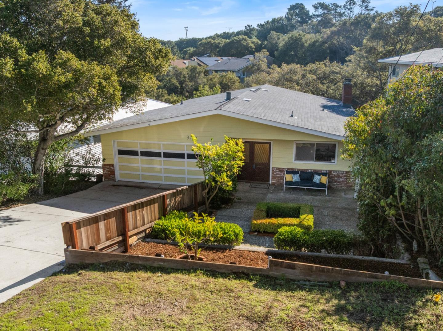 Detail Gallery Image 2 of 27 For 3208 Upper Lock Ave, Belmont,  CA 94002 - 4 Beds | 2 Baths