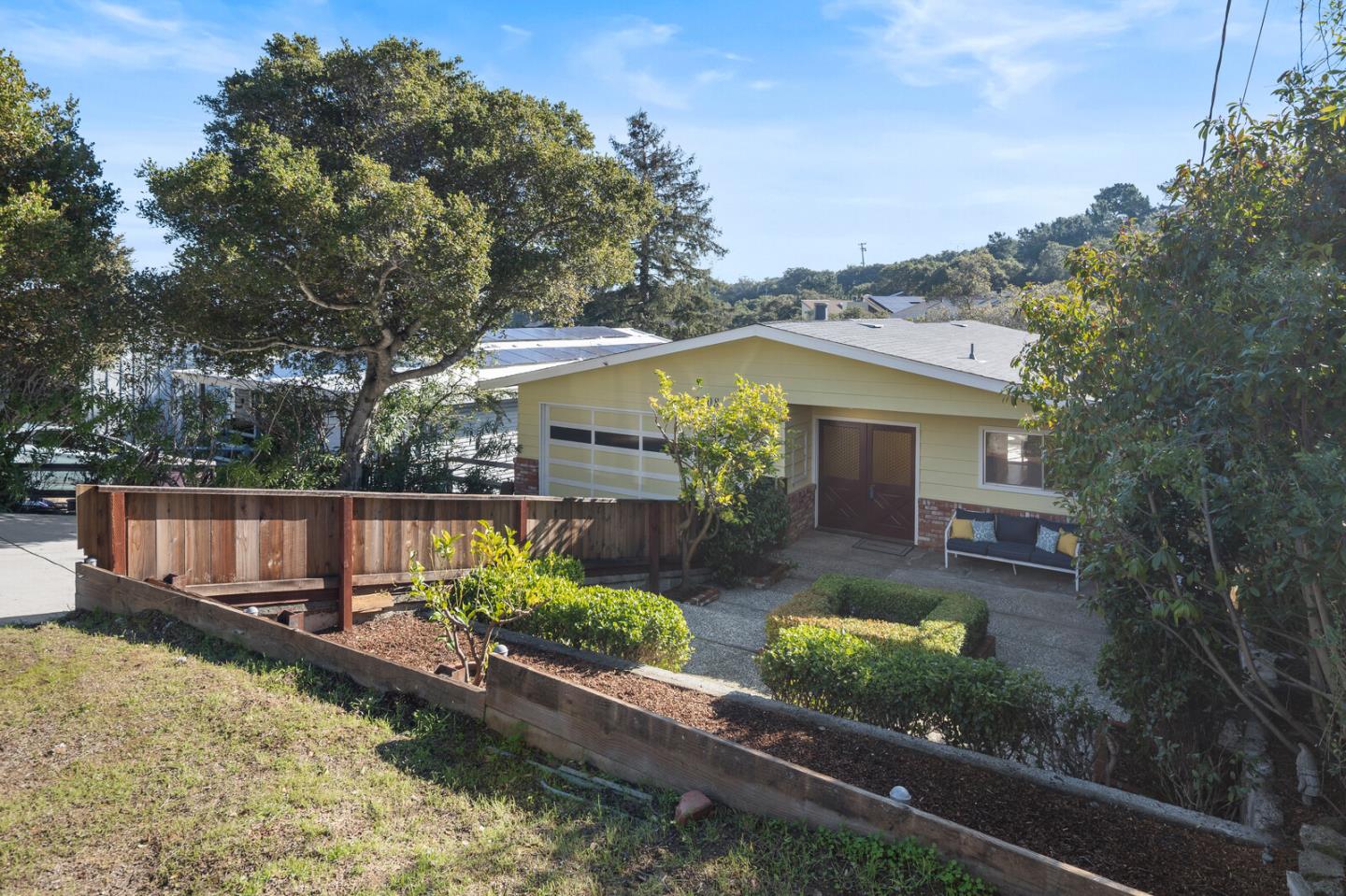 Detail Gallery Image 4 of 27 For 3208 Upper Lock Ave, Belmont,  CA 94002 - 4 Beds | 2 Baths