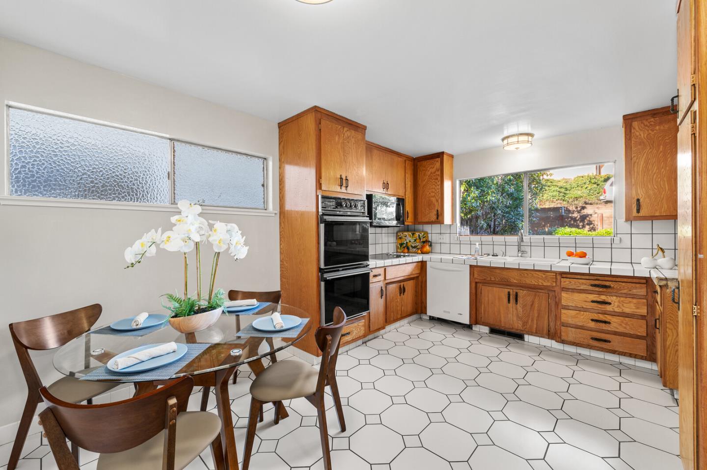 Detail Gallery Image 9 of 27 For 3208 Upper Lock Ave, Belmont,  CA 94002 - 4 Beds | 2 Baths