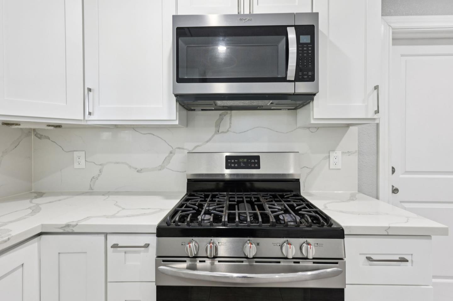 Detail Gallery Image 10 of 39 For 1120 Alberni St, East Palo Alto,  CA 94303 - 5 Beds | 3 Baths