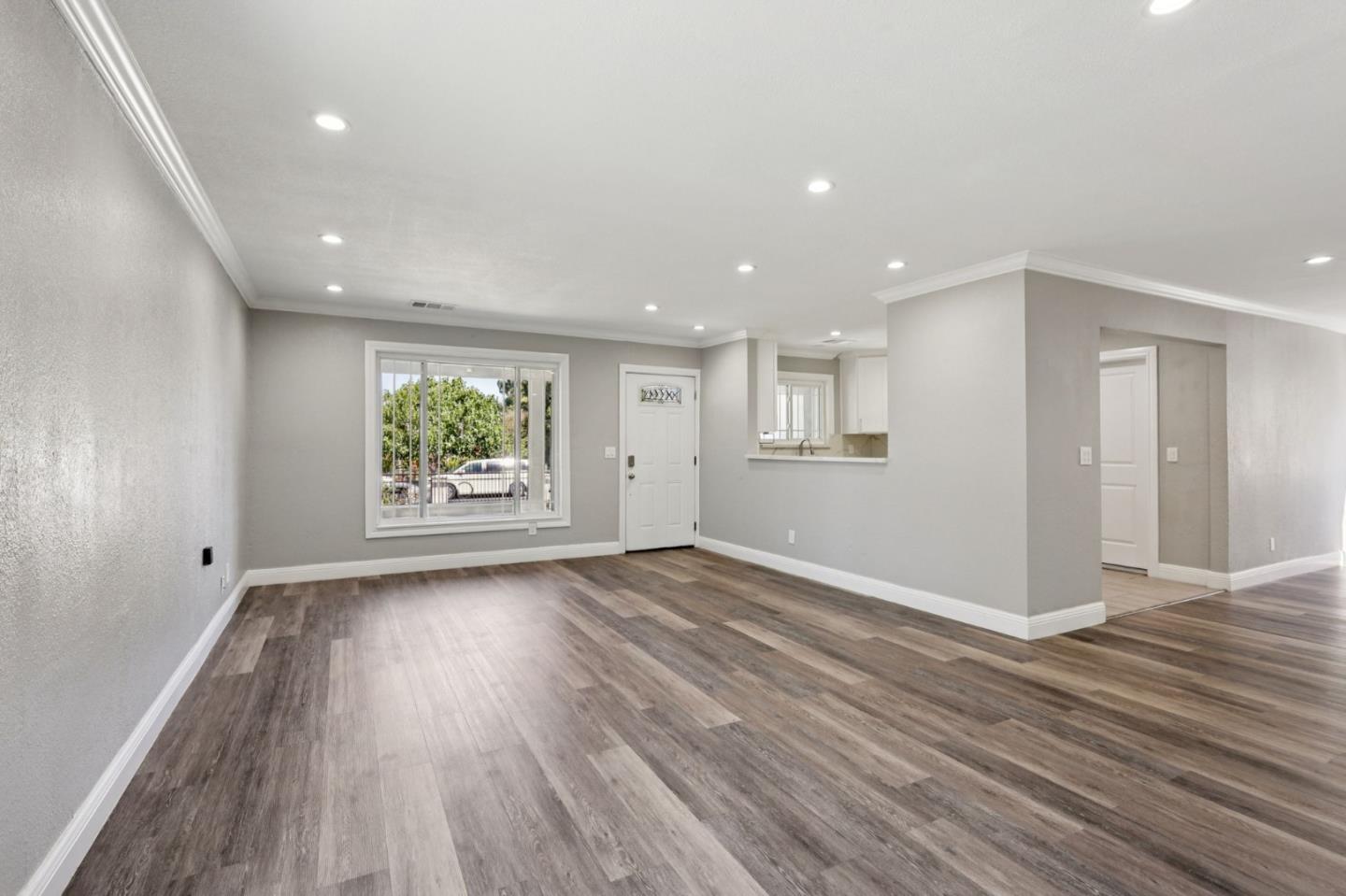 Detail Gallery Image 14 of 39 For 1120 Alberni St, East Palo Alto,  CA 94303 - 5 Beds | 3 Baths