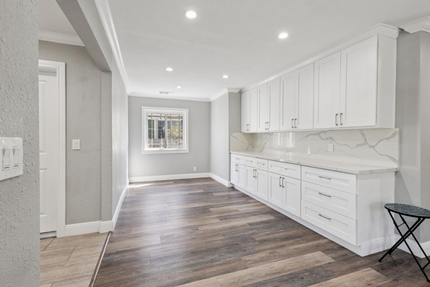 Detail Gallery Image 17 of 39 For 1120 Alberni St, East Palo Alto,  CA 94303 - 5 Beds | 3 Baths