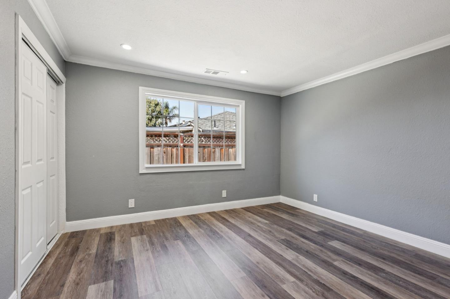 Detail Gallery Image 20 of 39 For 1120 Alberni St, East Palo Alto,  CA 94303 - 5 Beds | 3 Baths