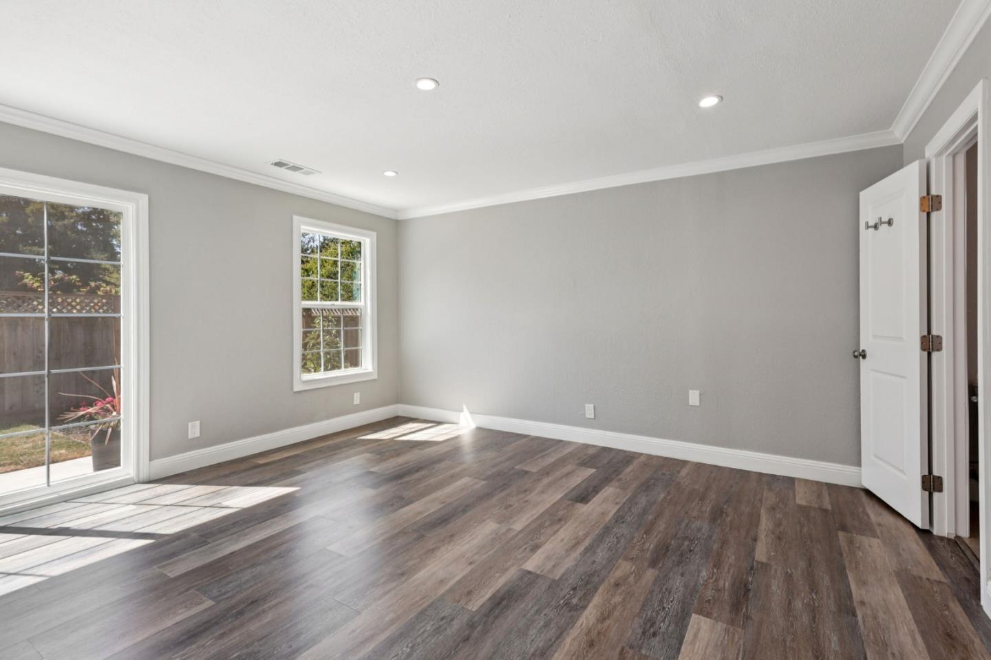 Detail Gallery Image 23 of 39 For 1120 Alberni St, East Palo Alto,  CA 94303 - 5 Beds | 3 Baths