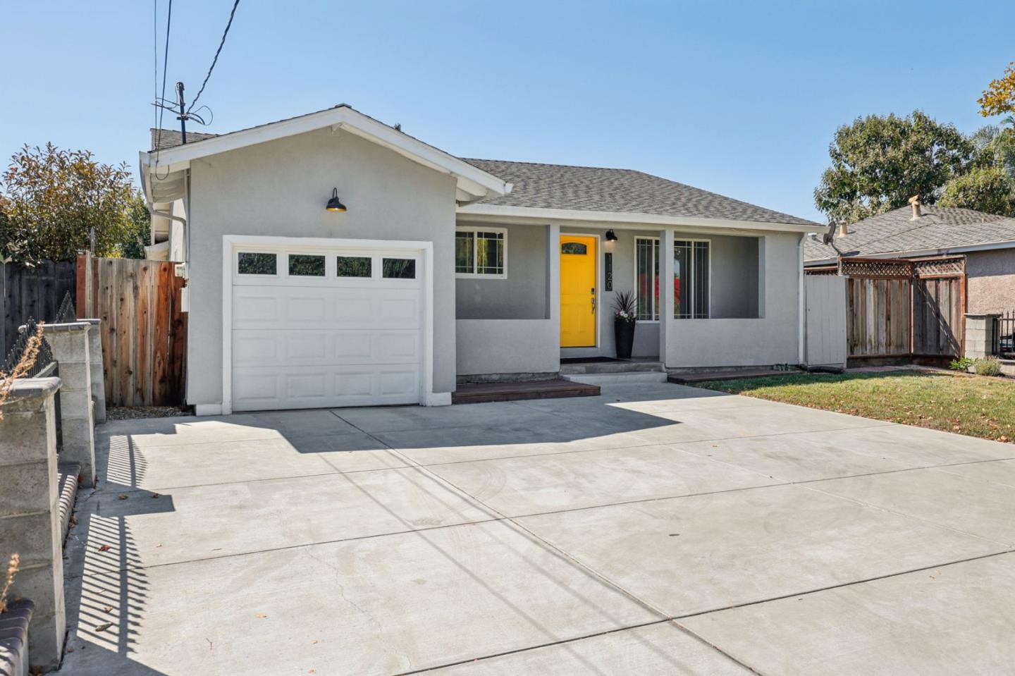 Detail Gallery Image 3 of 39 For 1120 Alberni St, East Palo Alto,  CA 94303 - 5 Beds | 3 Baths