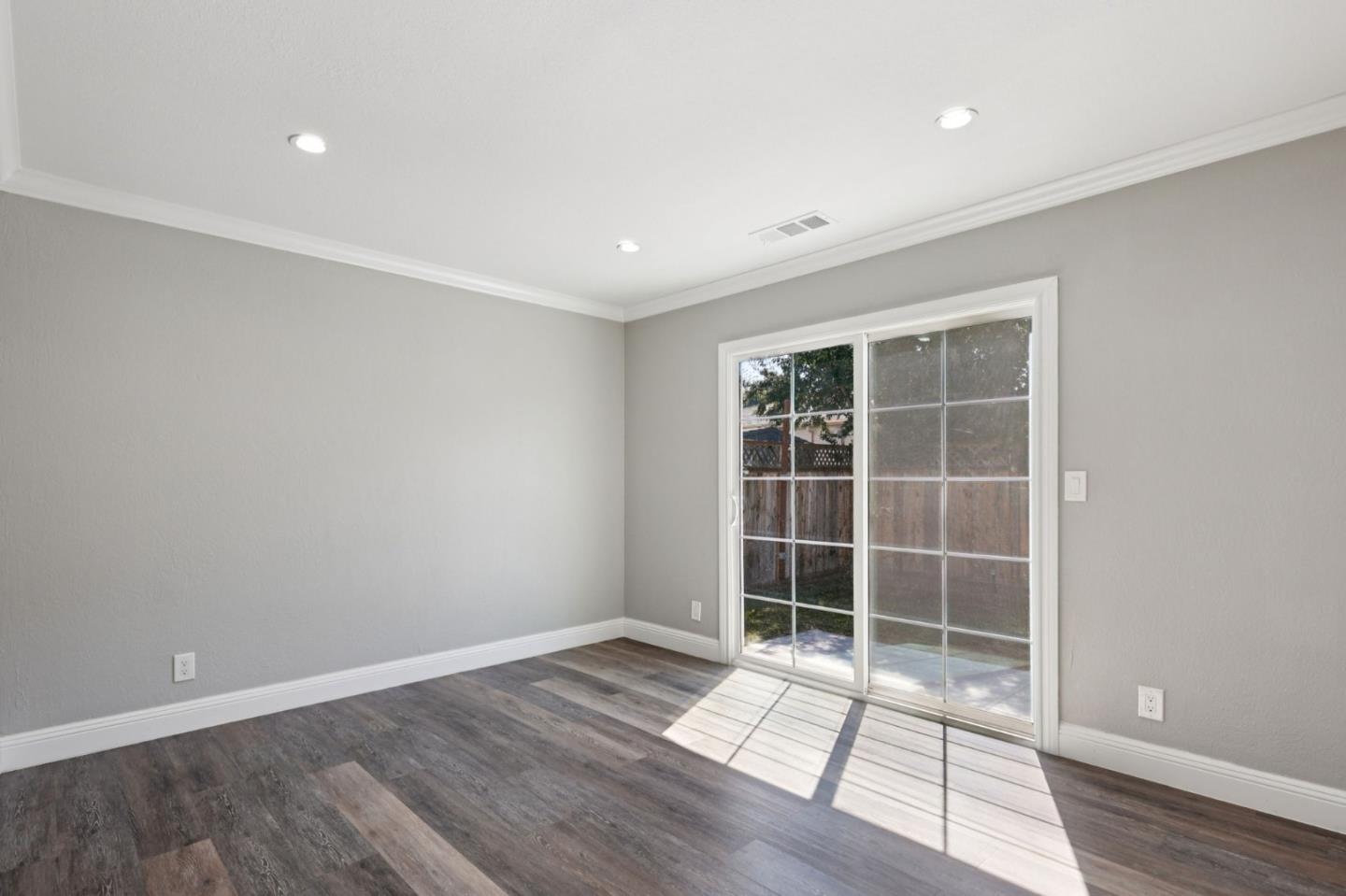 Detail Gallery Image 33 of 39 For 1120 Alberni St, East Palo Alto,  CA 94303 - 5 Beds | 3 Baths