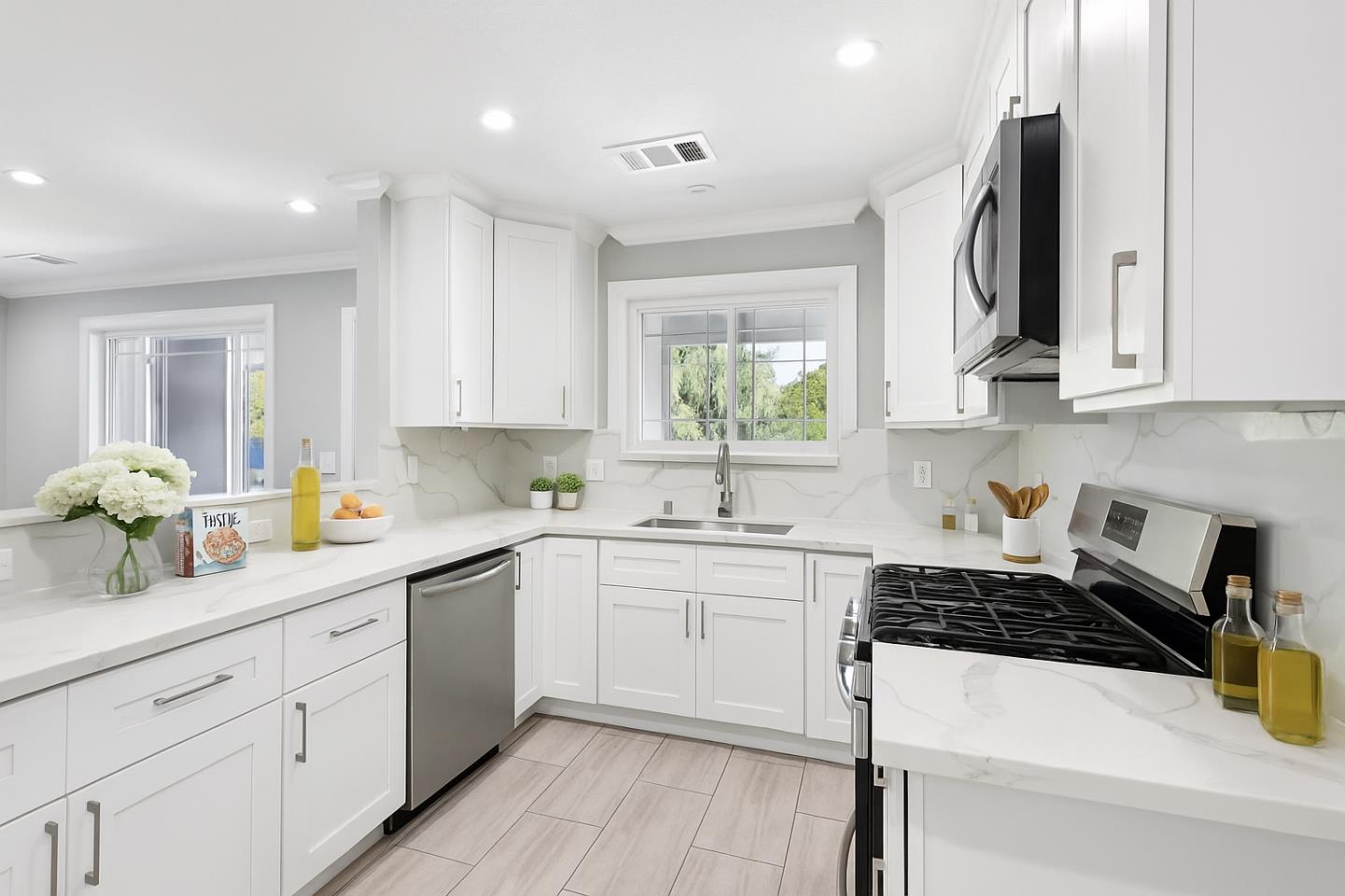 Detail Gallery Image 5 of 39 For 1120 Alberni St, East Palo Alto,  CA 94303 - 5 Beds | 3 Baths