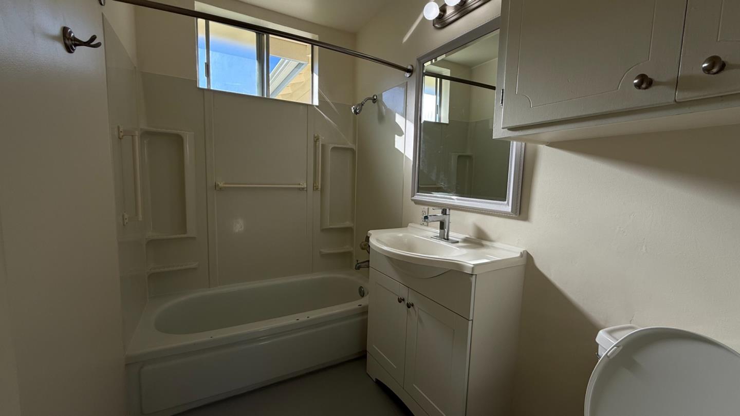 Detail Gallery Image 10 of 15 For 725 Alice St, Monterey,  CA 93940 - 2 Beds | 1 Baths