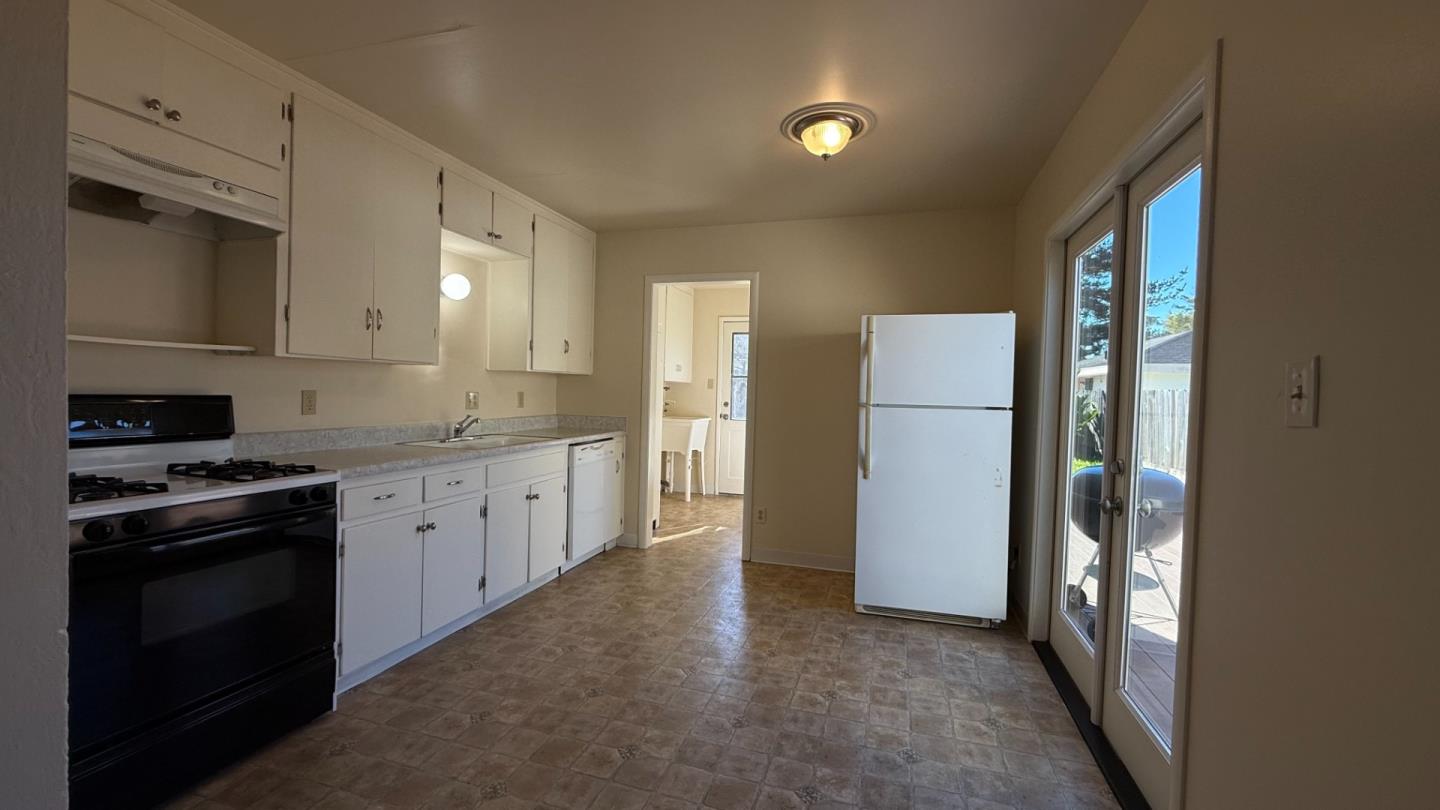 Detail Gallery Image 8 of 15 For 725 Alice St, Monterey,  CA 93940 - 2 Beds | 1 Baths