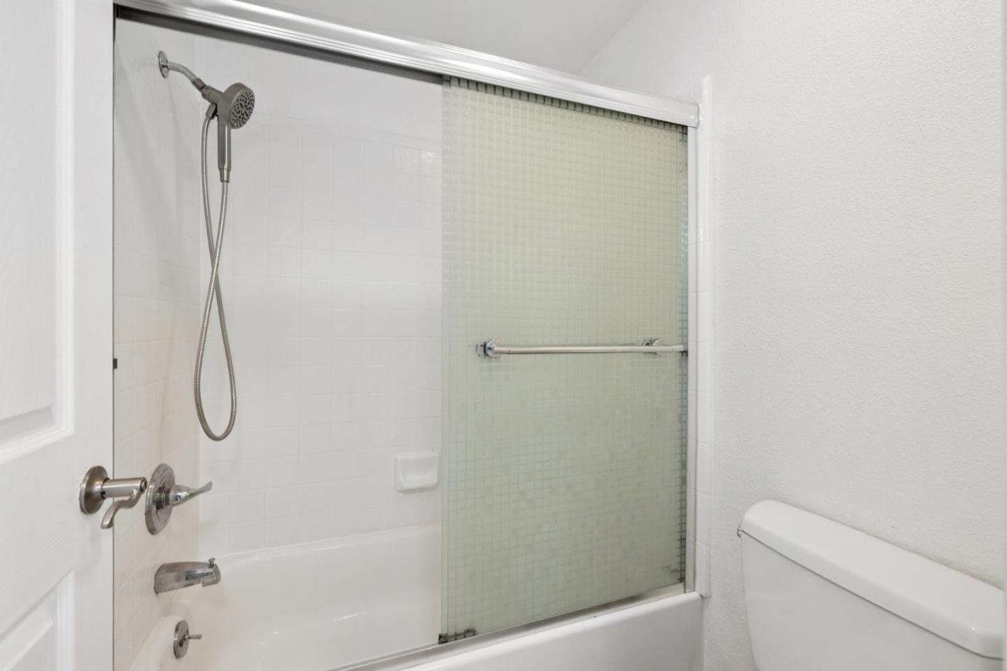 Detail Gallery Image 16 of 30 For 102 Monte Verano Ct, San Jose,  CA 95116 - 2 Beds | 2 Baths