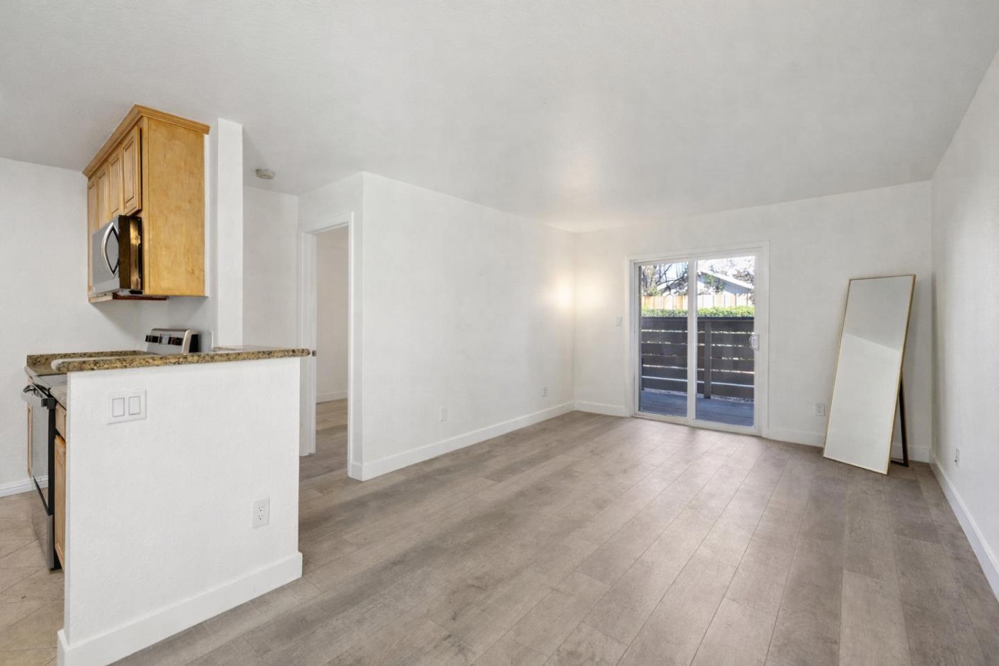 Detail Gallery Image 2 of 30 For 102 Monte Verano Ct, San Jose,  CA 95116 - 2 Beds | 2 Baths