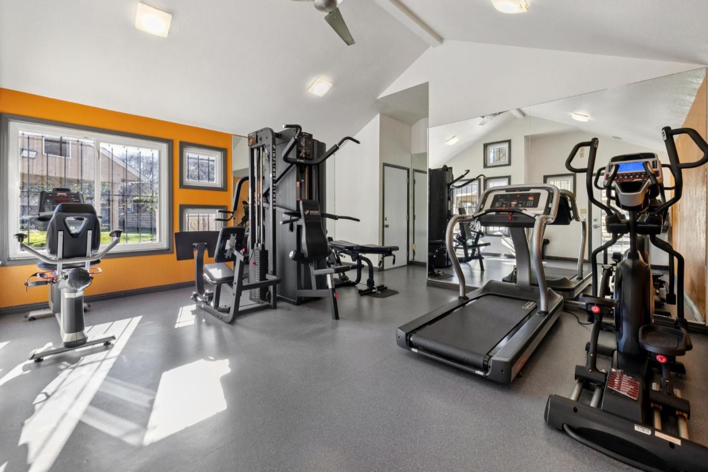 Detail Gallery Image 28 of 30 For 102 Monte Verano Ct, San Jose,  CA 95116 - 2 Beds | 2 Baths