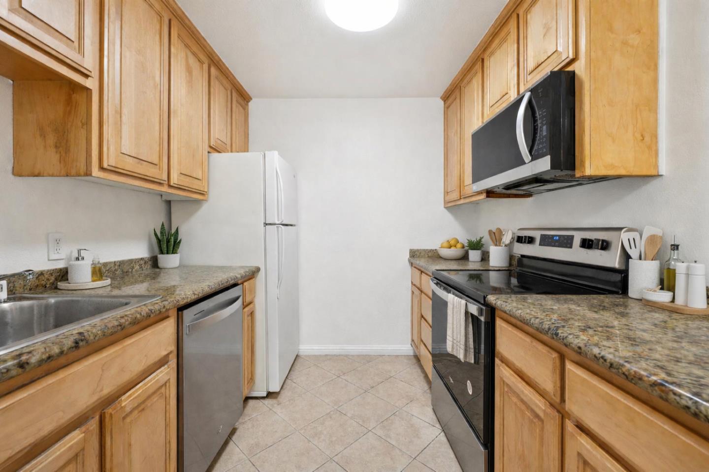 Detail Gallery Image 6 of 30 For 102 Monte Verano Ct, San Jose,  CA 95116 - 2 Beds | 2 Baths