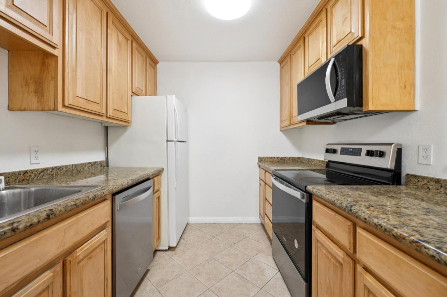 Detail Gallery Image 7 of 30 For 102 Monte Verano Ct, San Jose,  CA 95116 - 2 Beds | 2 Baths