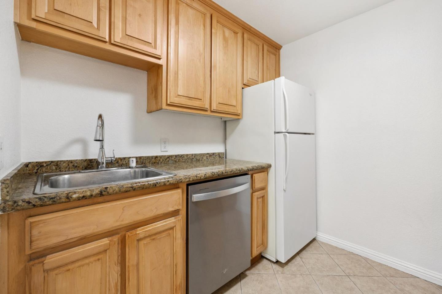 Detail Gallery Image 8 of 30 For 102 Monte Verano Ct, San Jose,  CA 95116 - 2 Beds | 2 Baths