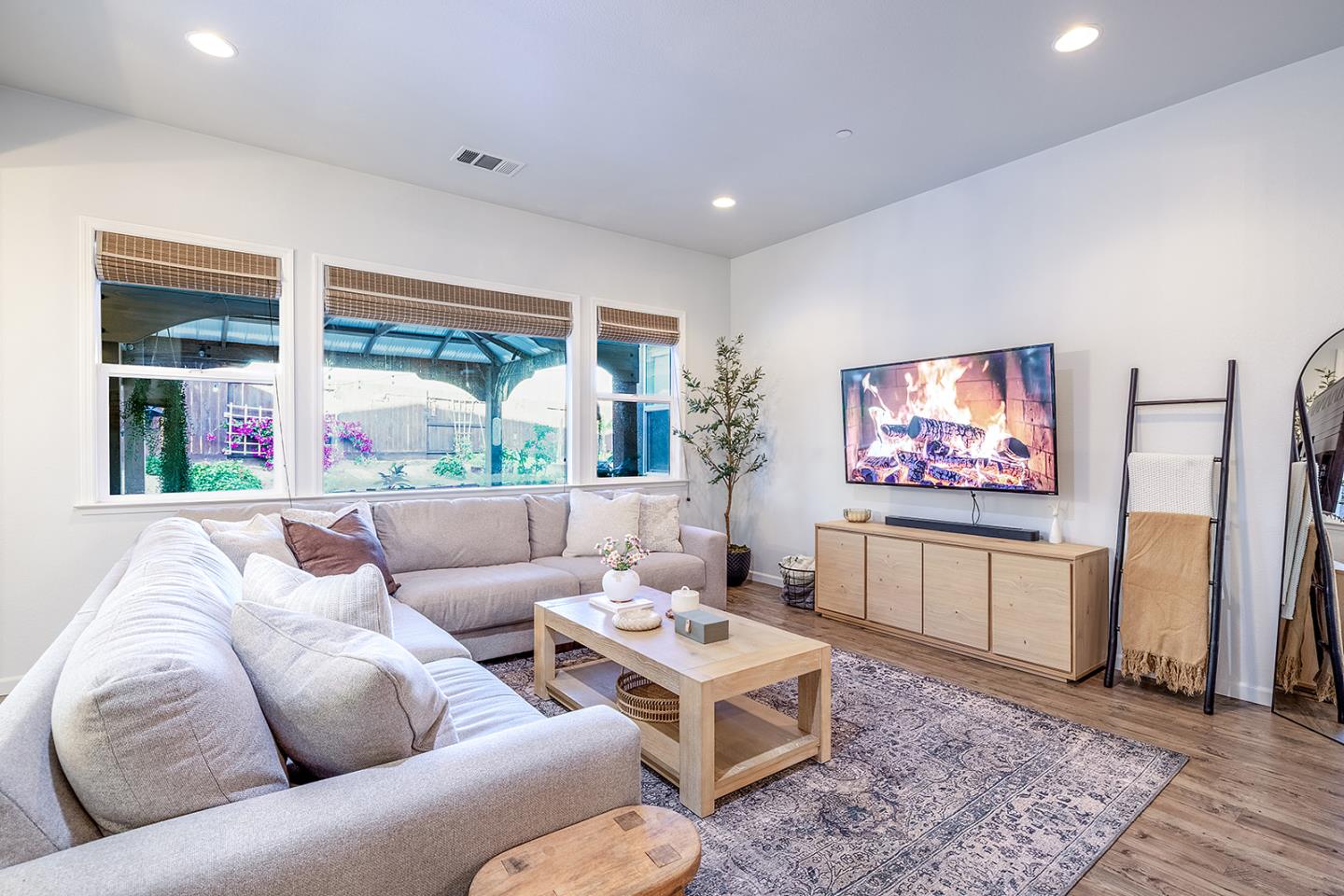 Detail Gallery Image 8 of 37 For 1249 La Colina St, Soledad,  CA 93960 - 3 Beds | 2 Baths