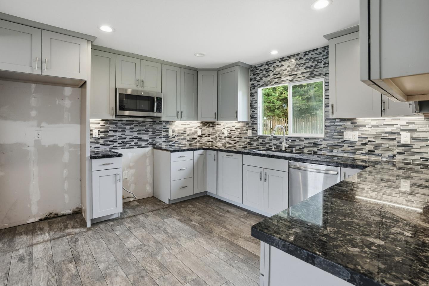 Detail Gallery Image 10 of 35 For 17918 Pesante Rd, Prunedale,  CA 93907 - 3 Beds | 2 Baths