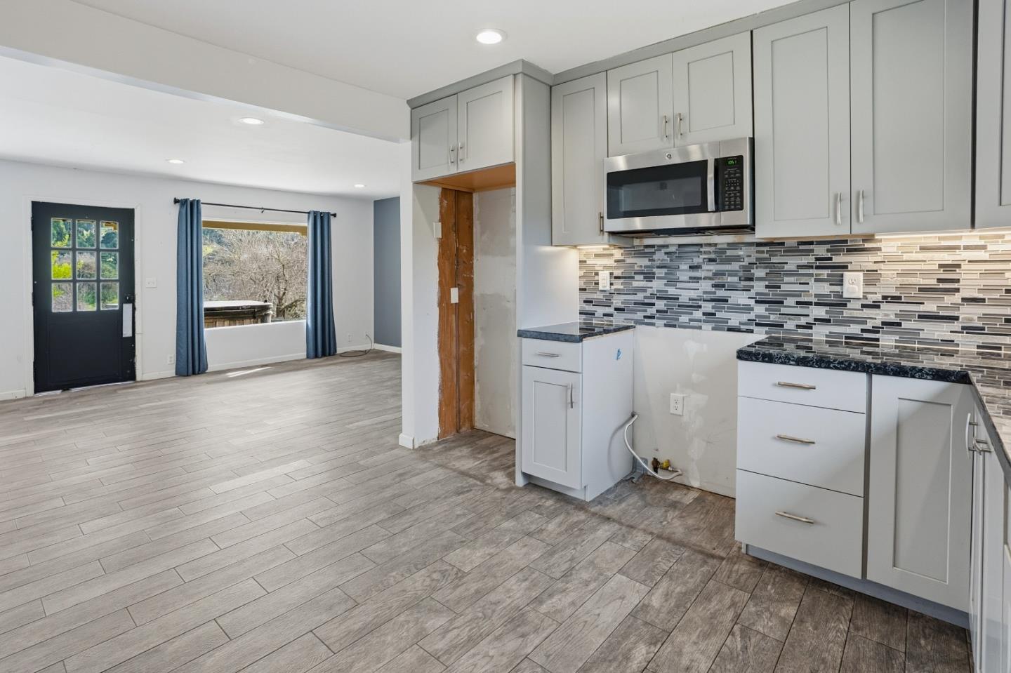 Detail Gallery Image 11 of 35 For 17918 Pesante Rd, Prunedale,  CA 93907 - 3 Beds | 2 Baths