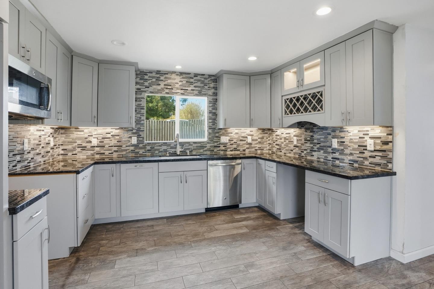 Detail Gallery Image 8 of 35 For 17918 Pesante Rd, Prunedale,  CA 93907 - 3 Beds | 2 Baths