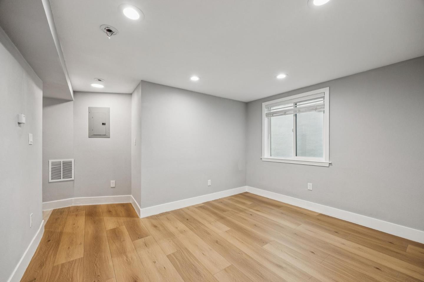 Detail Gallery Image 10 of 51 For 1063 87th St, Daly City,  CA 94015 - 5 Beds | 2 Baths