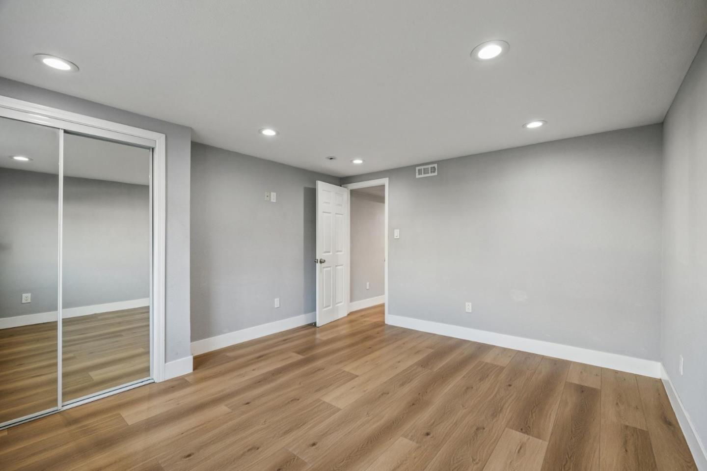 Detail Gallery Image 13 of 51 For 1063 87th St, Daly City,  CA 94015 - 5 Beds | 2 Baths