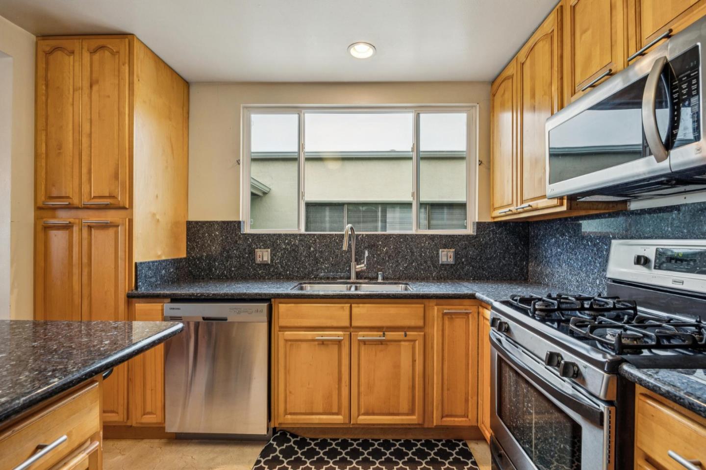 Detail Gallery Image 31 of 51 For 1063 87th St, Daly City,  CA 94015 - 5 Beds | 2 Baths