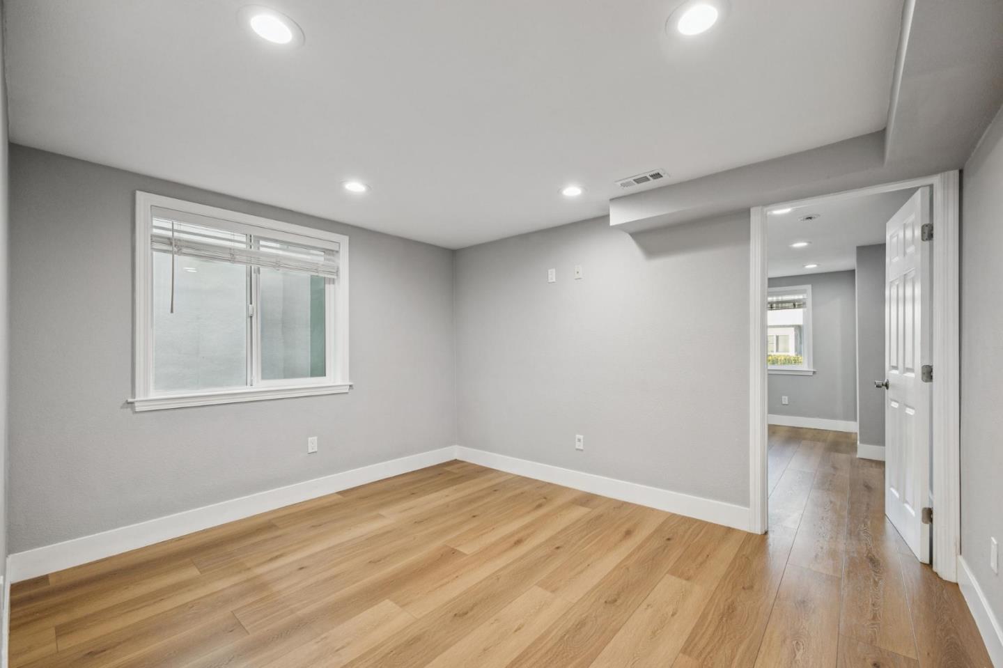 Detail Gallery Image 9 of 51 For 1063 87th St, Daly City,  CA 94015 - 5 Beds | 2 Baths