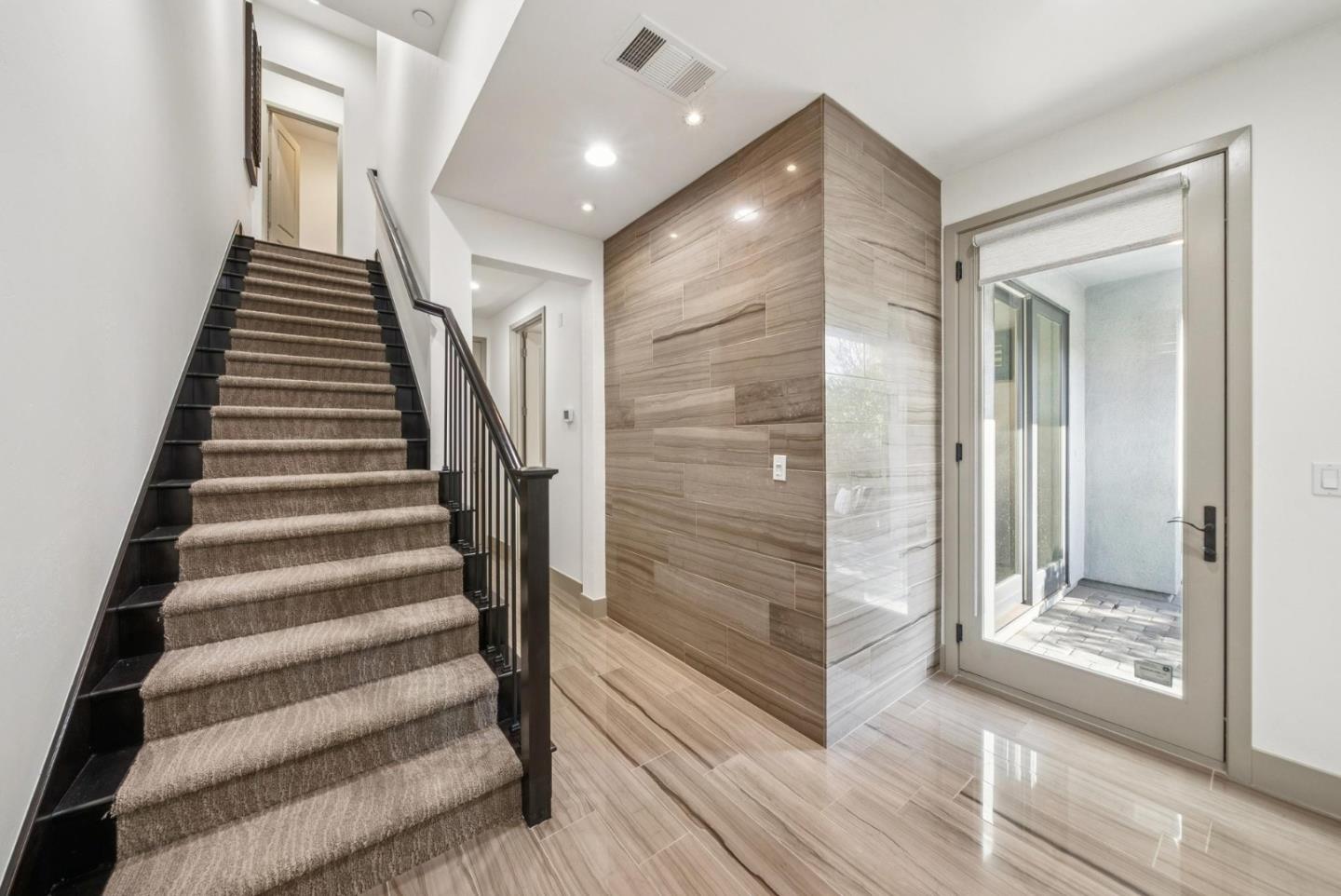 Detail Gallery Image 4 of 51 For 3428 Alma Village Cir, Palo Alto,  CA 94306 - 4 Beds | 3/1 Baths