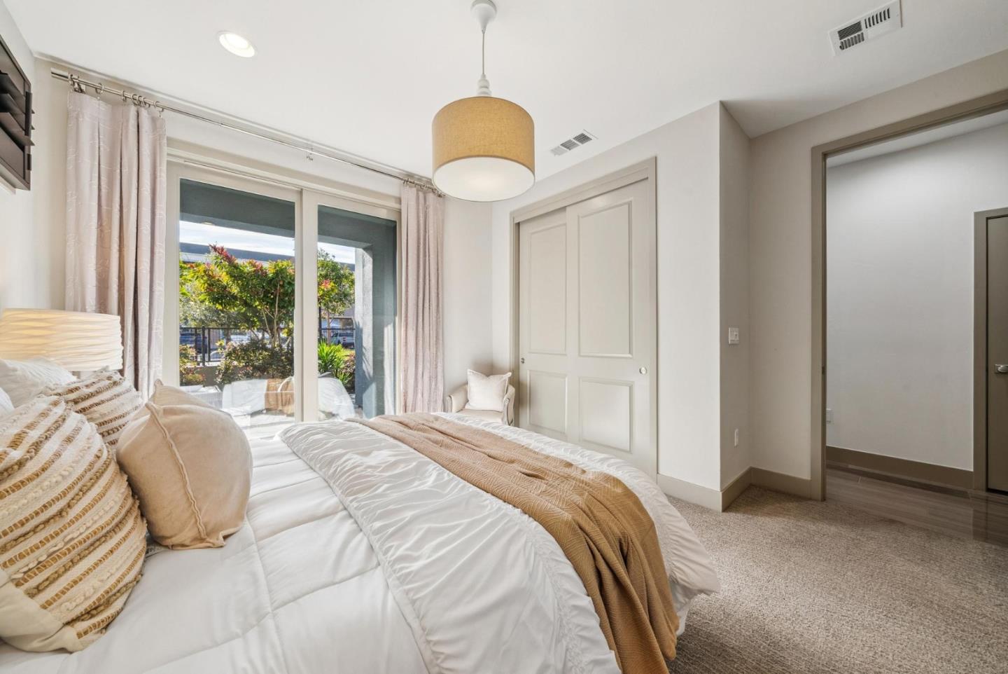 Detail Gallery Image 6 of 51 For 3428 Alma Village Cir, Palo Alto,  CA 94306 - 4 Beds | 3/1 Baths