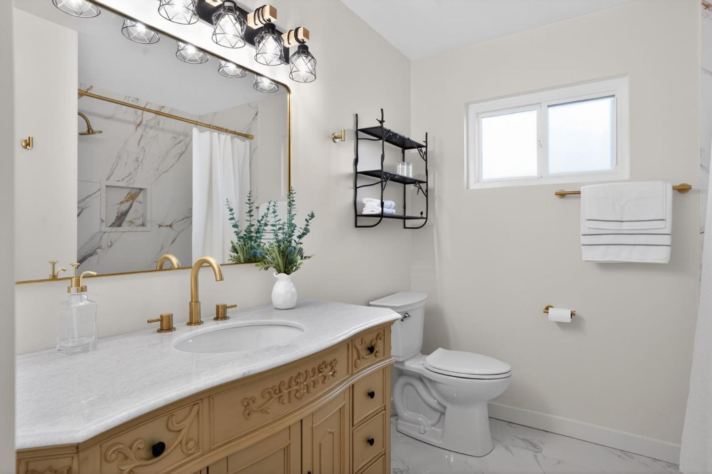 Detail Gallery Image 10 of 13 For 3053 Berney Dr, Marina,  CA 93933 - 3 Beds | 2 Baths