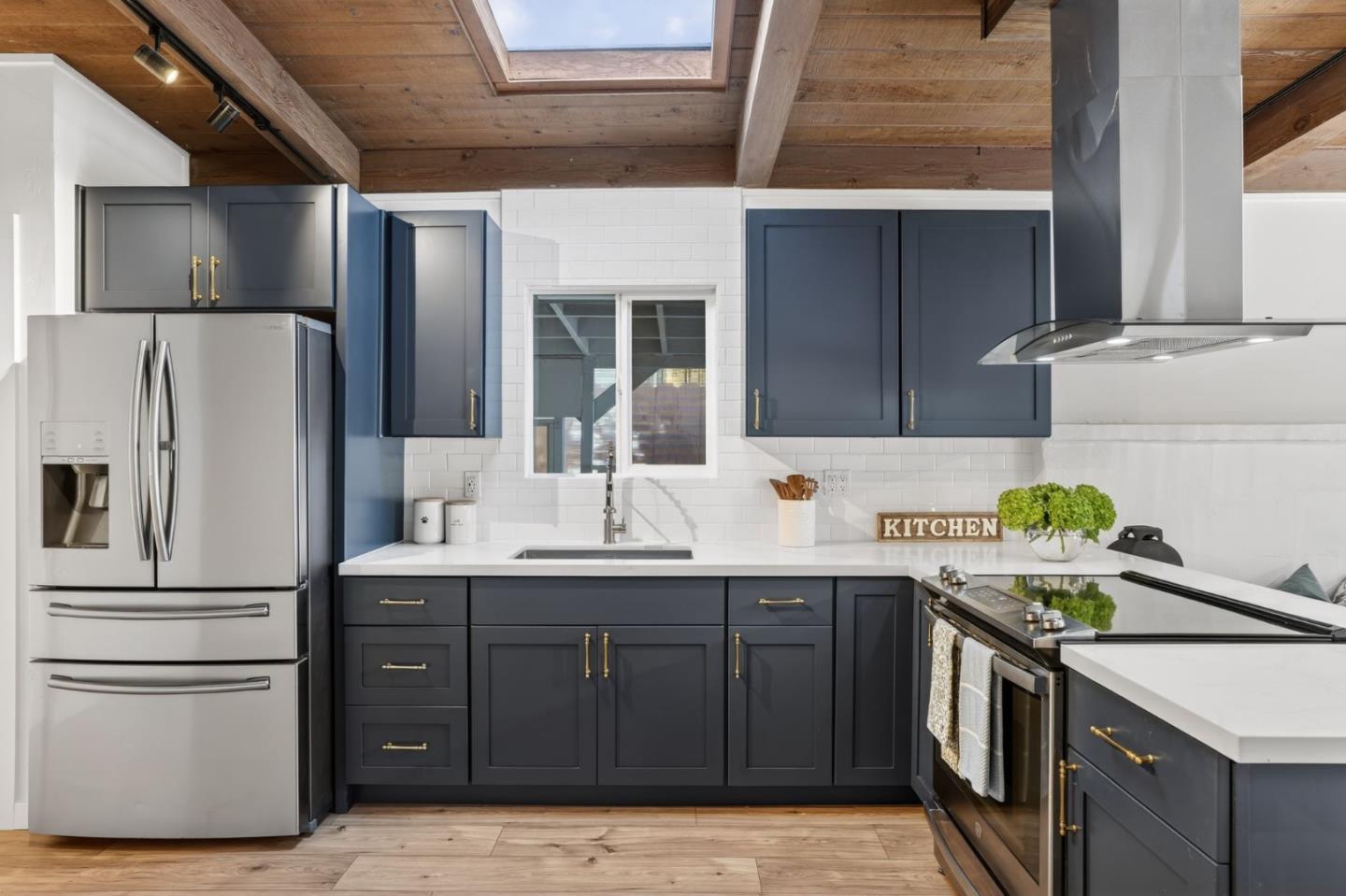 Detail Gallery Image 5 of 13 For 3053 Berney Dr, Marina,  CA 93933 - 3 Beds | 2 Baths