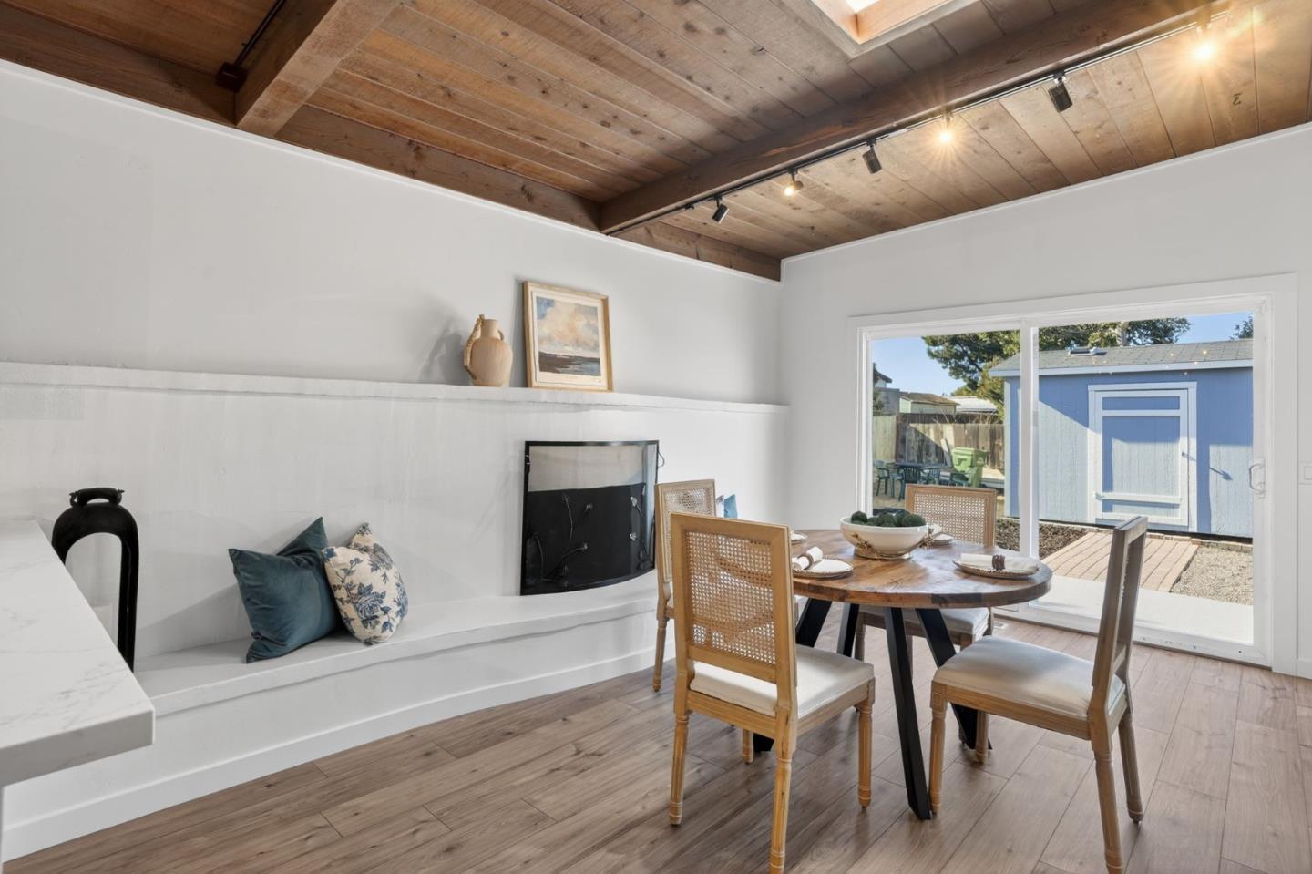 Detail Gallery Image 6 of 13 For 3053 Berney Dr, Marina,  CA 93933 - 3 Beds | 2 Baths