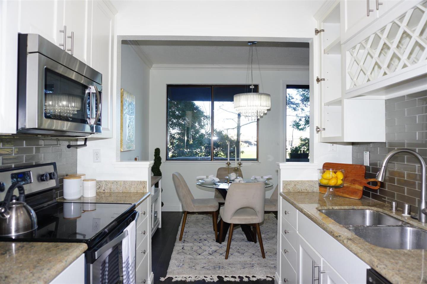 Detail Gallery Image 4 of 20 For 1031 Foxchase Dr, San Jose,  CA 95123 - 2 Beds | 2 Baths