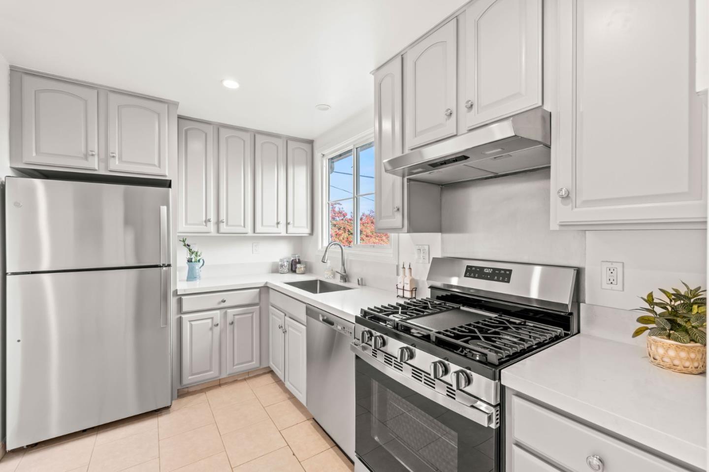 Detail Gallery Image 12 of 37 For 114 Lomitas Ave, South San Francisco,  CA 94080 - 3 Beds | 1 Baths