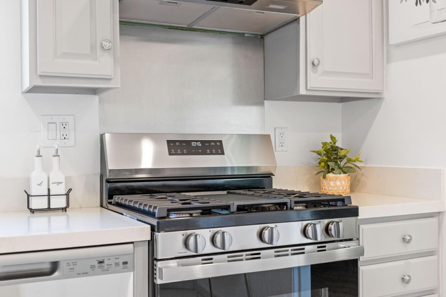 Detail Gallery Image 15 of 37 For 114 Lomitas Ave, South San Francisco,  CA 94080 - 3 Beds | 1 Baths