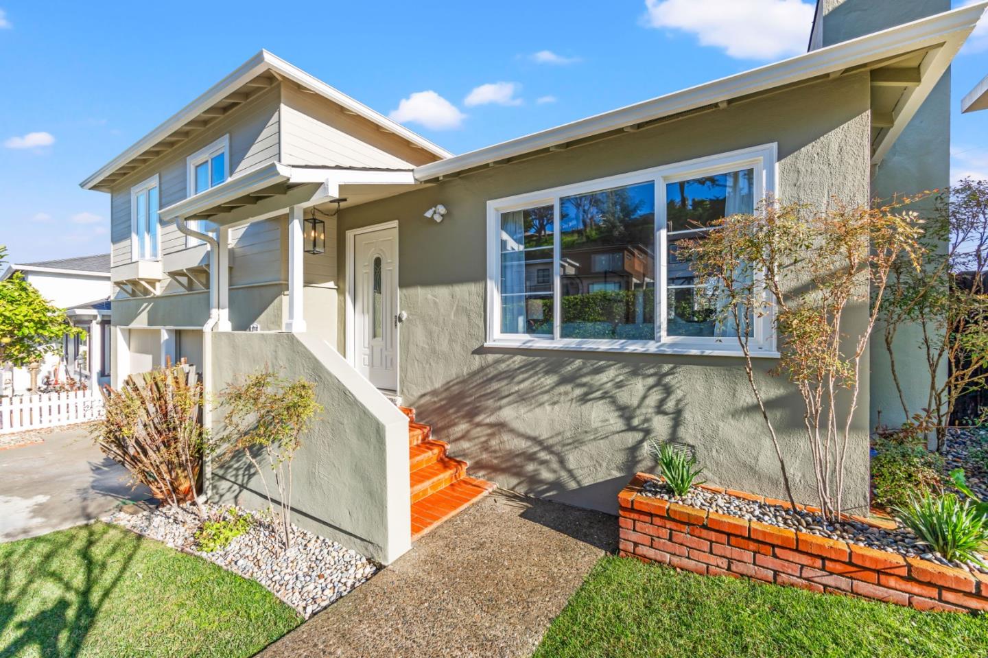 Detail Gallery Image 2 of 37 For 114 Lomitas Ave, South San Francisco,  CA 94080 - 3 Beds | 1 Baths