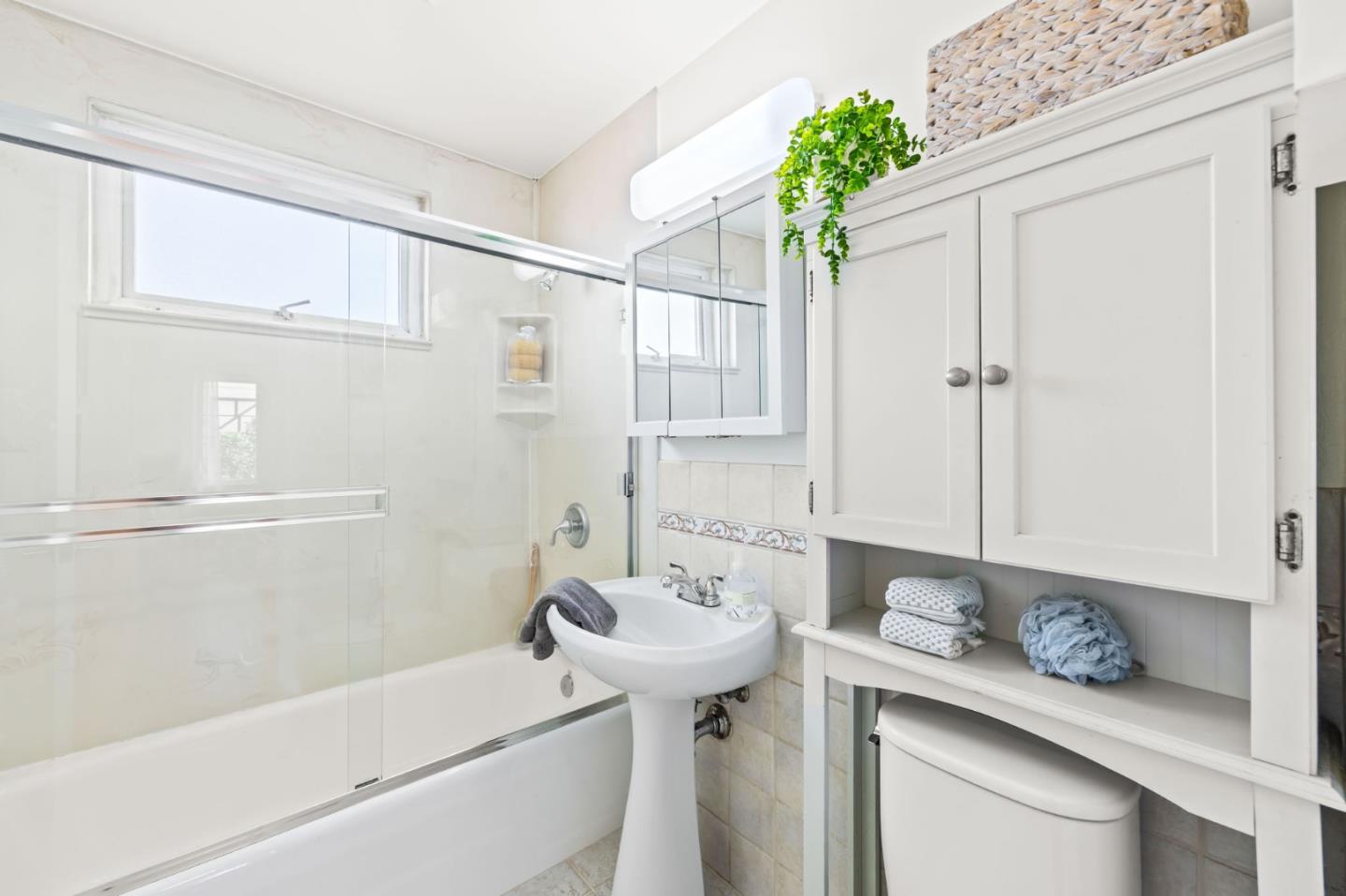 Detail Gallery Image 22 of 37 For 114 Lomitas Ave, South San Francisco,  CA 94080 - 3 Beds | 1 Baths