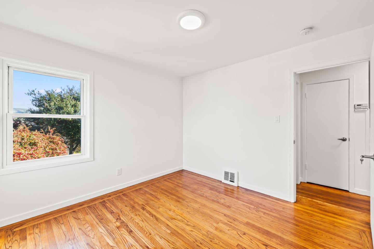 Detail Gallery Image 24 of 37 For 114 Lomitas Ave, South San Francisco,  CA 94080 - 3 Beds | 1 Baths