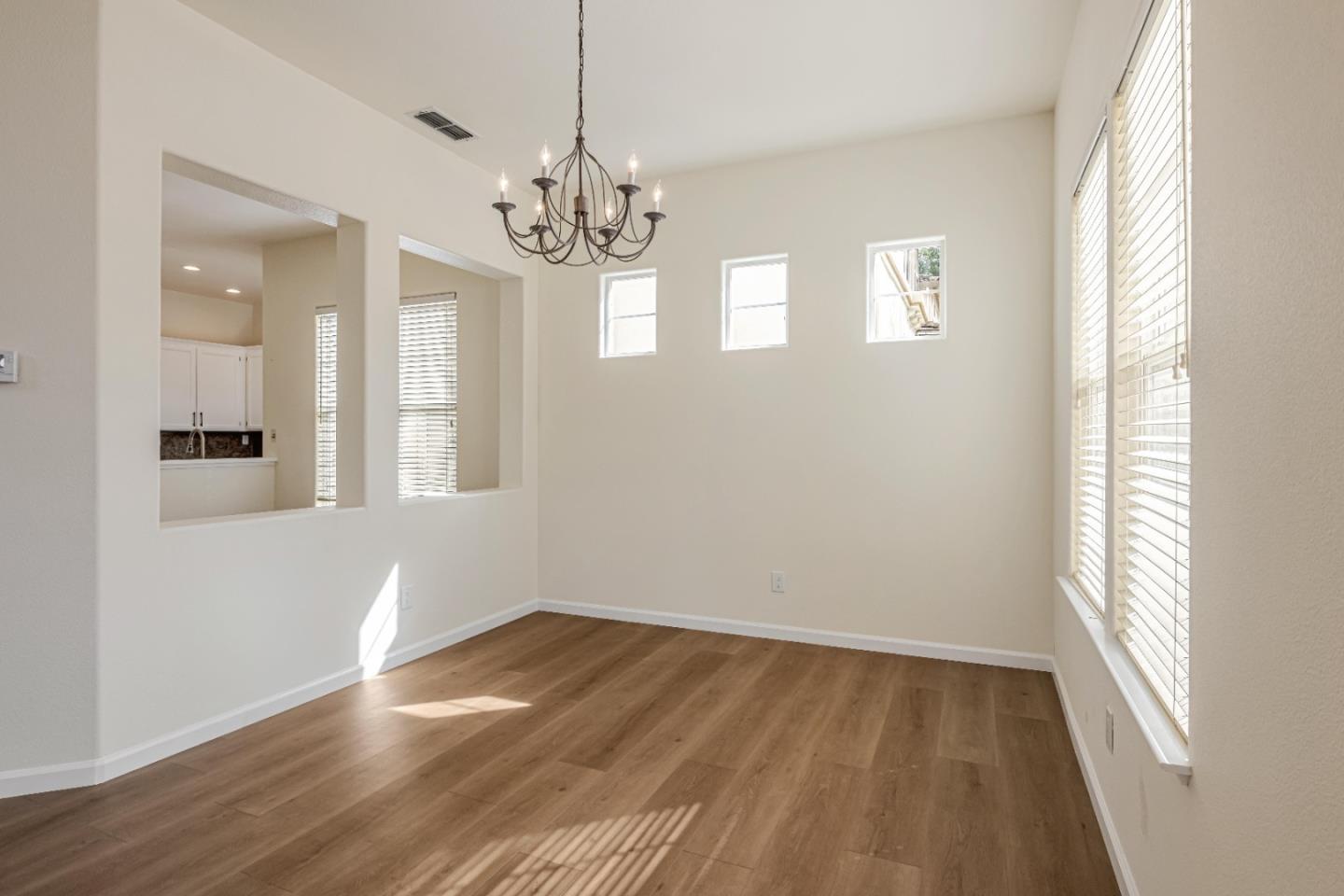 Detail Gallery Image 10 of 28 For 5111 Venice Ct, Pleasanton,  CA 94588 - 4 Beds | 2/1 Baths