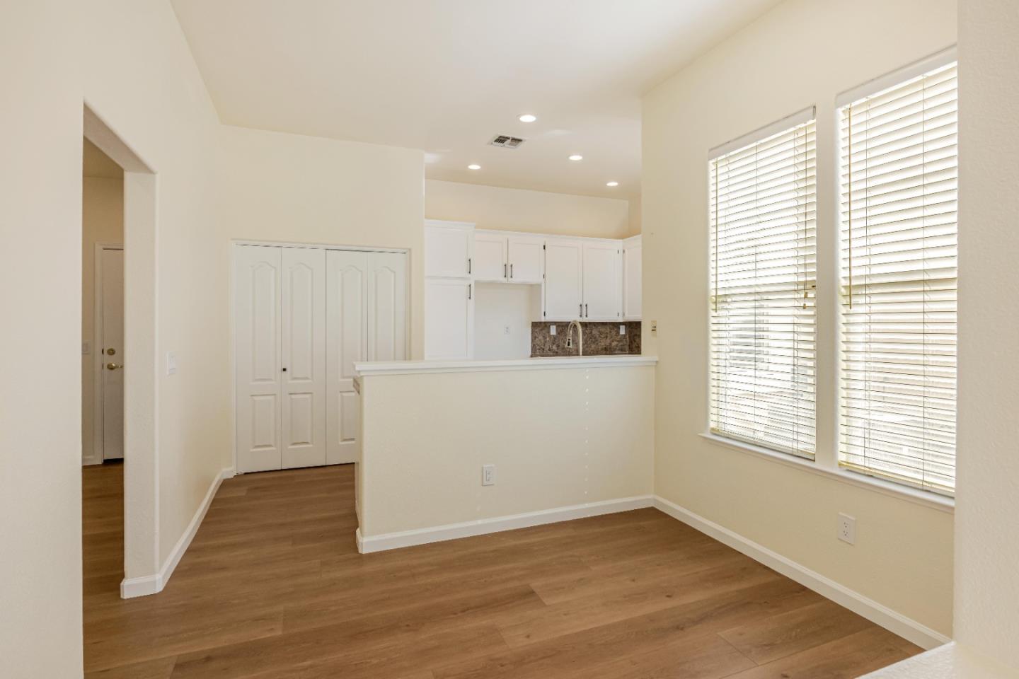 Detail Gallery Image 12 of 28 For 5111 Venice Ct, Pleasanton,  CA 94588 - 4 Beds | 2/1 Baths
