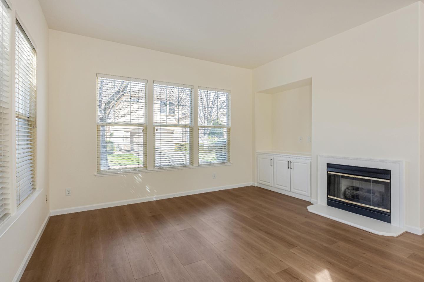 Detail Gallery Image 6 of 28 For 5111 Venice Ct, Pleasanton,  CA 94588 - 4 Beds | 2/1 Baths