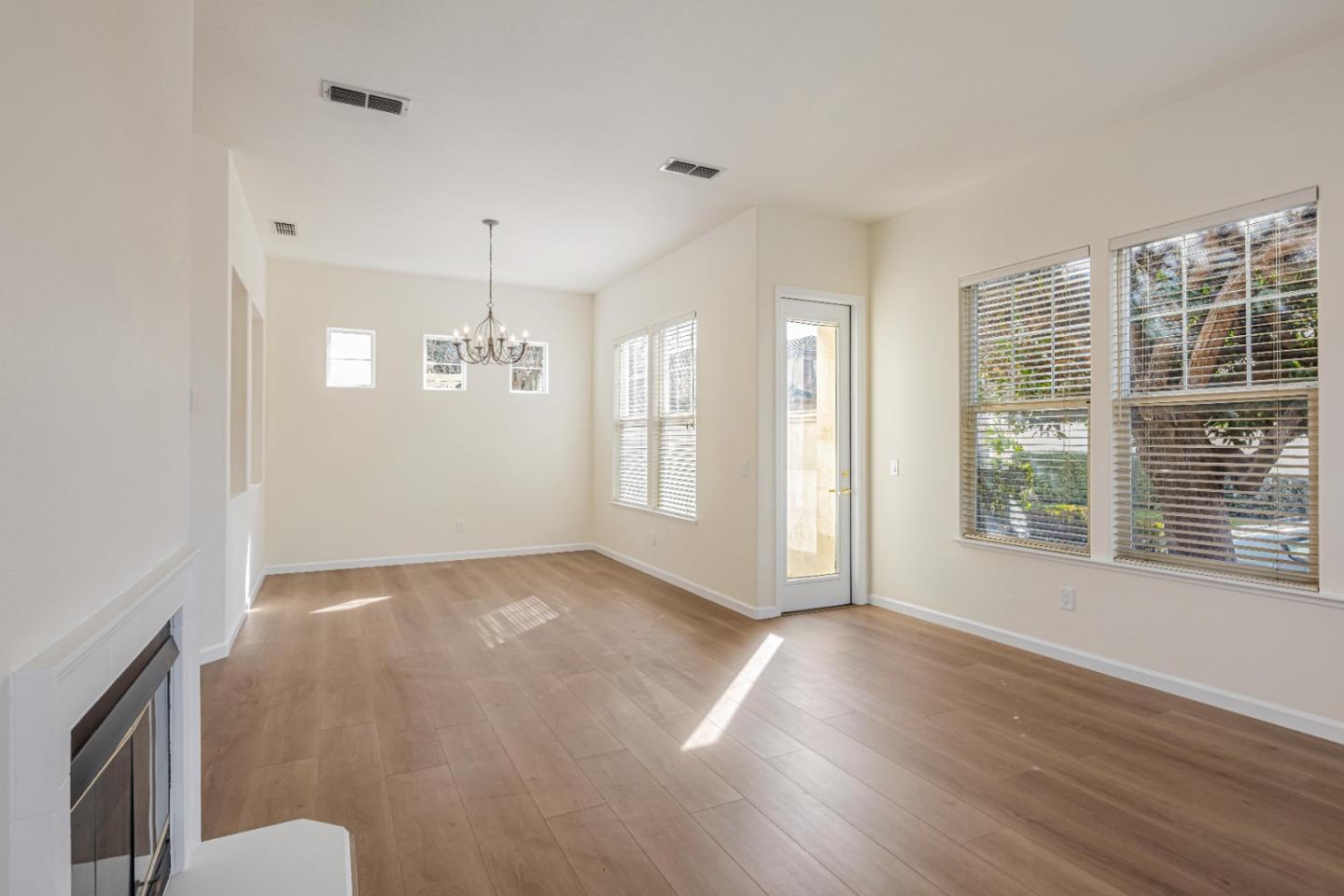 Detail Gallery Image 9 of 28 For 5111 Venice Ct, Pleasanton,  CA 94588 - 4 Beds | 2/1 Baths