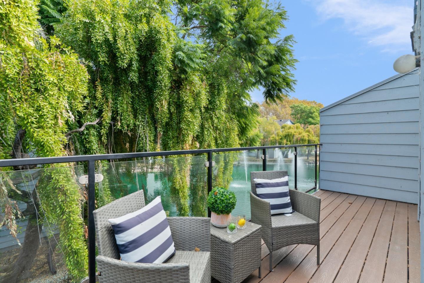 Detail Gallery Image 2 of 23 For 905 W Middlefield Rd #982,  Mountain View,  CA 94043 - 2 Beds | 2 Baths