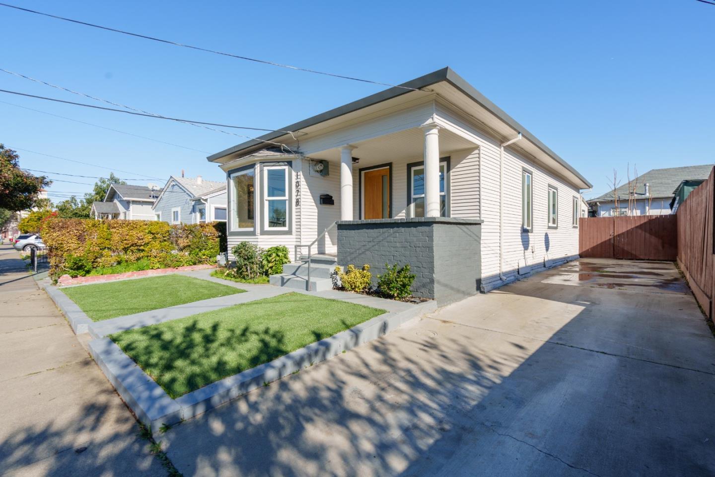 Detail Gallery Image 2 of 26 For 1078 Palm St, San Jose,  CA 95110 - 3 Beds | 2 Baths