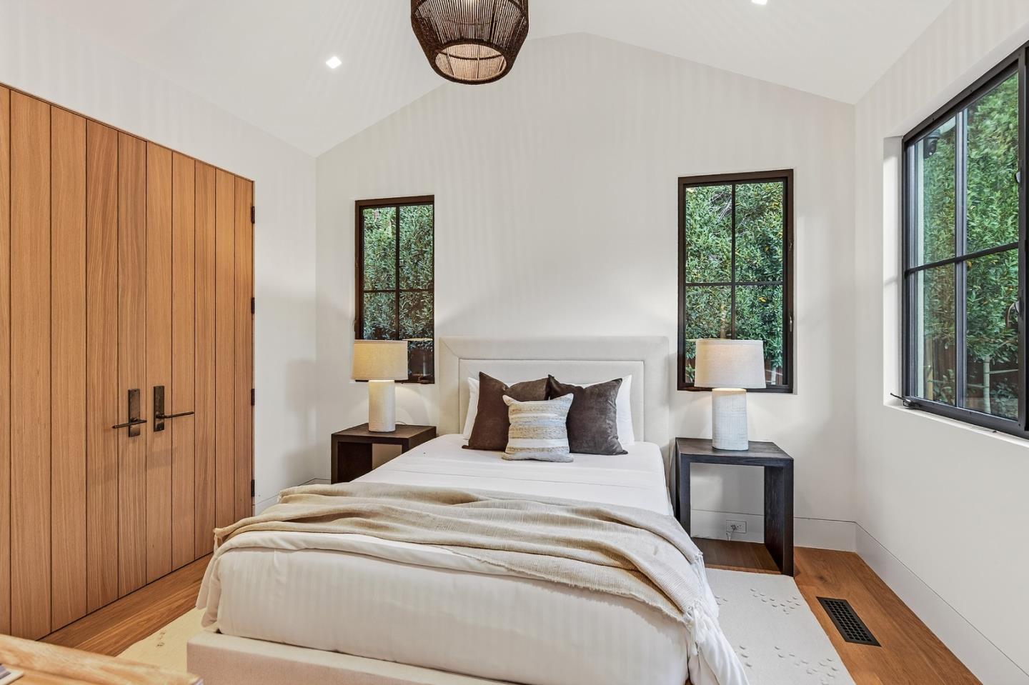 Detail Gallery Image 28 of 30 For 6 Cedar Ln, Woodside,  CA 94062 - 6 Beds | 7/1 Baths