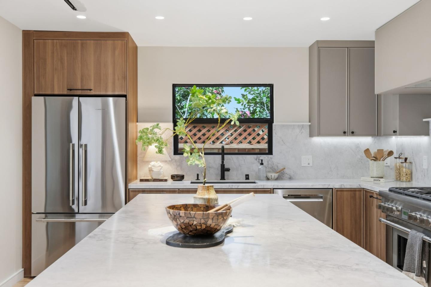 Detail Gallery Image 10 of 59 For 371 E Oakwood Blvd, Redwood City,  CA 94061 - 3 Beds | 2 Baths